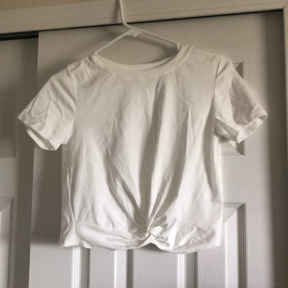 White crop top with front knot - Picture 2 of 2